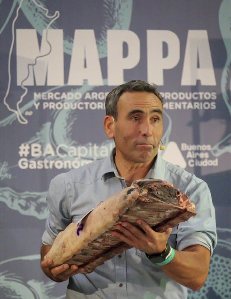 Miguel presentando un corte madurado en MAPPA